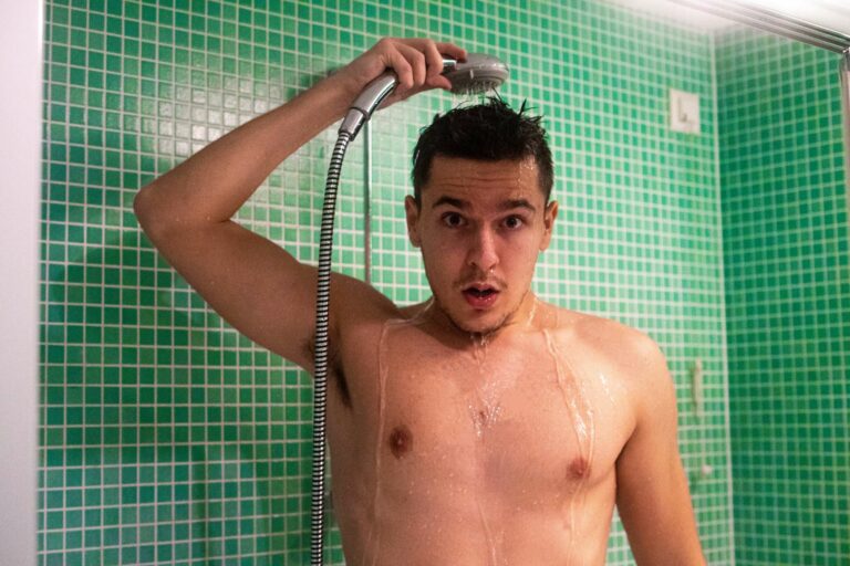 6 Reasons Why Cold Showers Are Good For You | 16 Studies