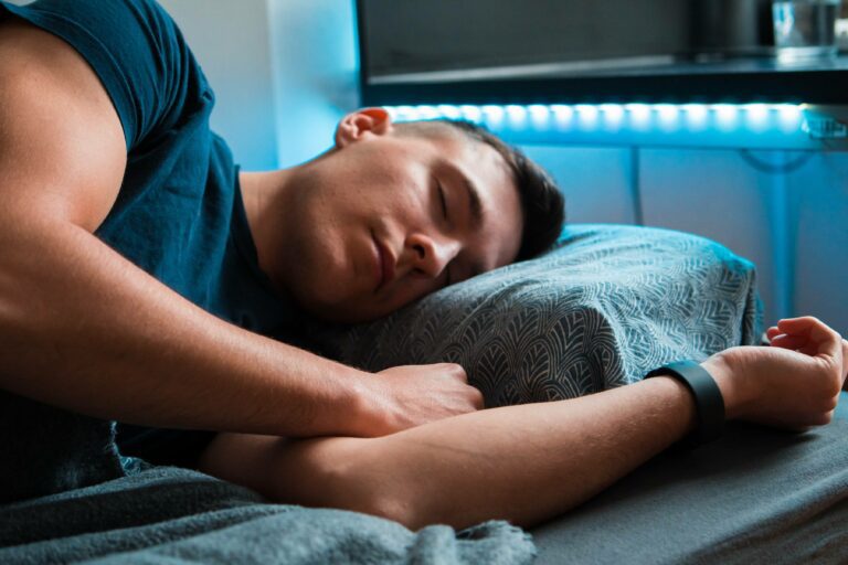 7 Benefits of Deep Sleep – Cognition, Health & Longevity